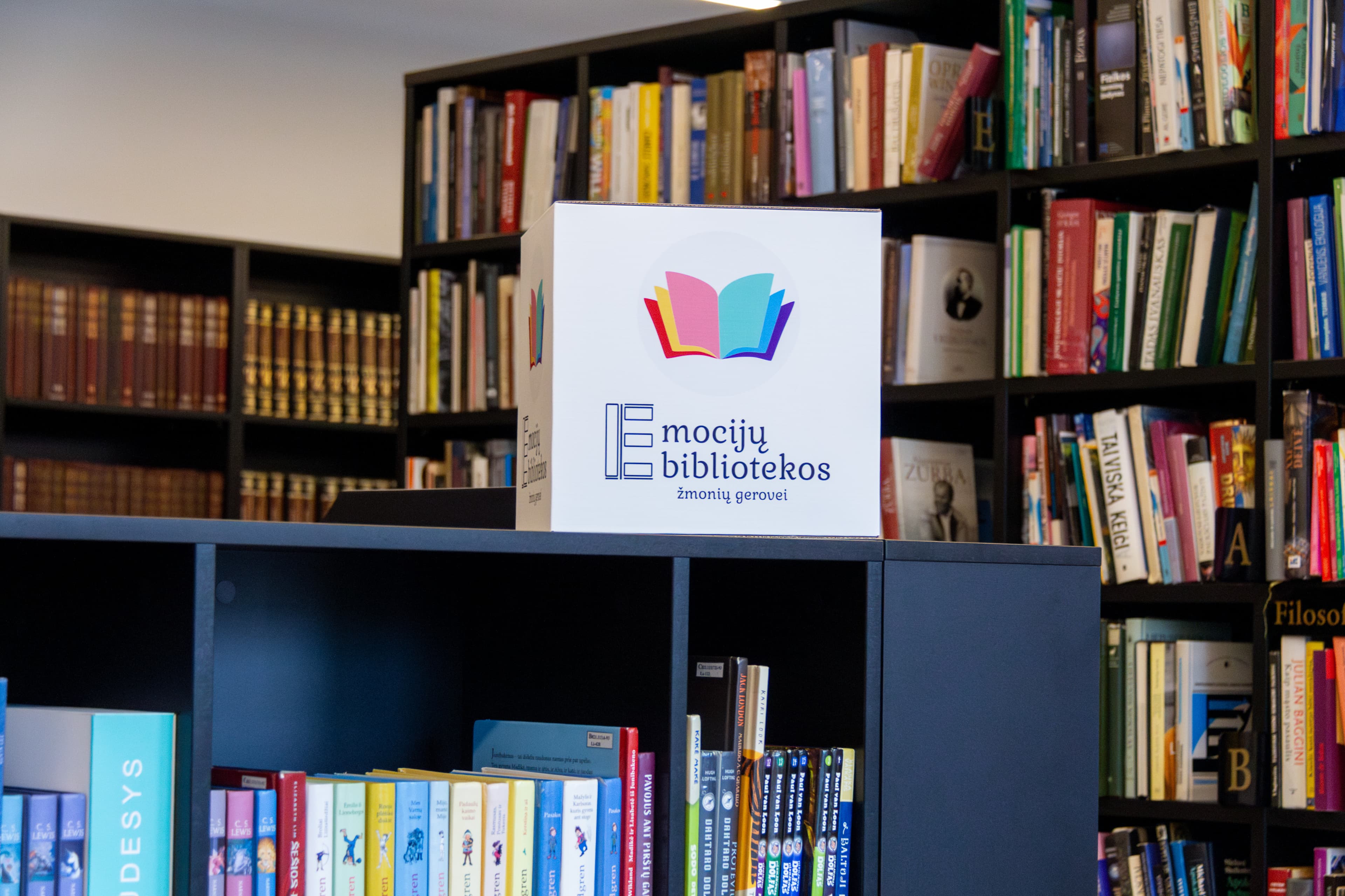 Kauno Vinco Kudirkos viešojoje bibliotekoje veikia pirmoji ir vienintelė Lietuvoje „Emocijų biblioteka“.